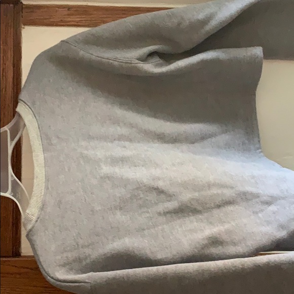 A crop top alien sweater - Picture 2 of 2